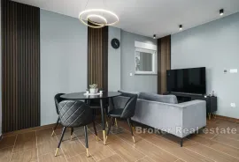 Moderna vila sa šest apartmanskih jedinica, Trogir, Casa