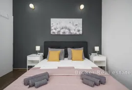 Moderna vila sa šest apartmanskih jedinica, Trogir, Casa