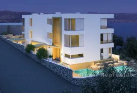 Vila u visokom roh-bau stanju s tri stambene jedinice, Trogir, Haus