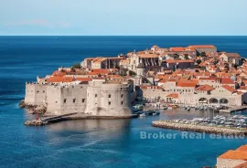 Ekskluzivna kuća na četiri etaže u neposrednoj blizini centra, Stradun, Dubrovnik, Famiglia