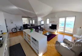 Penthouse s pogledom na more, Trogir, Διαμέρισμα