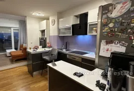 Dvosoban penthouse na frekventnoj lokaciji, Split, Appartamento