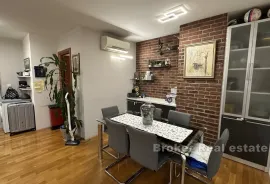 Dvosoban penthouse na frekventnoj lokaciji, Split, Appartement