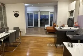 Dvosoban penthouse na frekventnoj lokaciji, Split, Appartamento