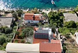 Samostojeća kuća u drugom redu do mora, Trogir, Maison