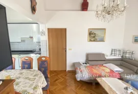 Samostojeća kuća u drugom redu do mora, Trogir, Maison