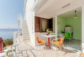 Apartmanska kuća s pogledom na more, Omiš, Ev