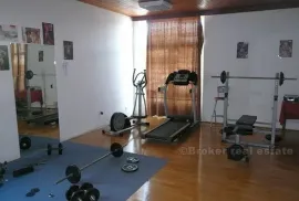 Hotel u sportskoj luci, na prodaju, Ploče, Εμπορικά ακίνητα