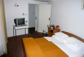 Hotel u sportskoj luci, na prodaju, Ploče, Εμπορικά ακίνητα