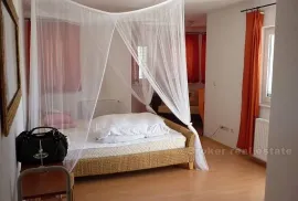 Kuća s 5 apartmana, na prodaju, Trogir, Casa