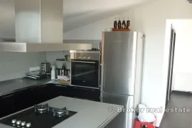 Kuća sa 3 etaže, na prodaju, Trogir - Okolica, Casa