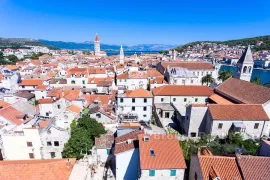 Kamena kuća u starom centru, za kompletnu obnovu, Trogir - Okolica, House