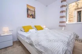 Renovirana kamena kuća, na prodaju, Trogir - Okolica, Дом