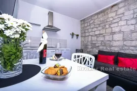 Renovirana kamena kuća, na prodaju, Trogir - Okolica, Дом