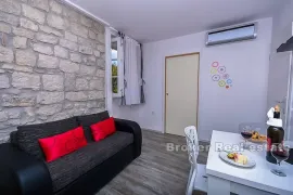 Renovirana kamena kuća, na prodaju, Trogir - Okolica, Дом