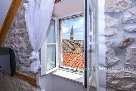 Renovirana kamena kuća, na prodaju, Trogir - Okolica, Дом