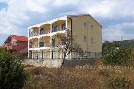 Novoizgrađena kuća sa 7 apartmana, na prodaju, Trogir - Okolica, Famiglia