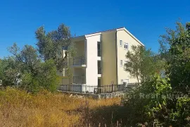 Novoizgrađena kuća sa 7 apartmana, na prodaju, Trogir - Okolica, Famiglia