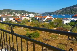 Novoizgrađena kuća sa 7 apartmana, na prodaju, Trogir - Okolica, Famiglia