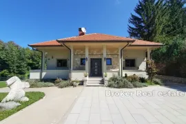 Obiteljska kuća uz rijeku, Karlovac, Famiglia