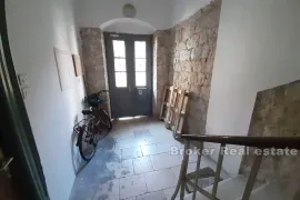 Poslovni prostor za renovaciju, Split, Ticari emlak