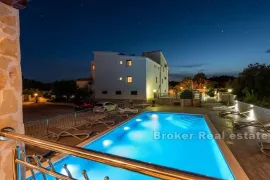 Apartmanska kuća s bazenom, Trogir - Okolica, Famiglia