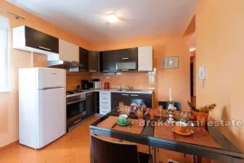 Apartmanska kuća s bazenom, Trogir - Okolica, Famiglia