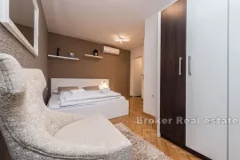 Aparthotel u centru grada, Zadar, Дом