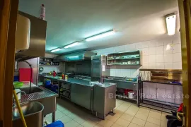 Hotel sa restoranom u prvom redu do mora, Murter, العقارات التجارية