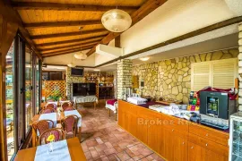 Hotel sa restoranom u prvom redu do mora, Murter, العقارات التجارية