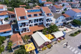 Hotel sa restoranom u prvom redu do mora, Murter, العقارات التجارية