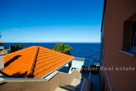 Apartmanska kuća prvi red do mora, Korčula, Дом