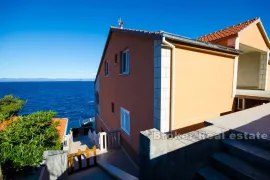 Apartmanska kuća prvi red do mora, Korčula, Дом