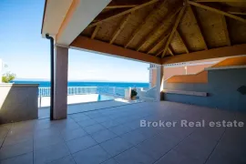 Apartmanska kuća prvi red do mora, Korčula, Дом