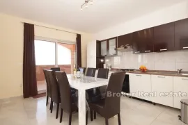 Apartmanska kuća prvi red do mora, Korčula, Дом