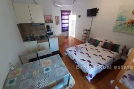 Kuća s apartmanima i bazenom, Zadar, Haus