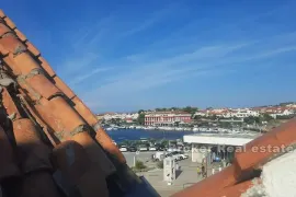 Kamena kuća s pogledom na more, Šibenik, Kuća