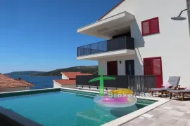 Apartmanska kuća sa 2 bazena i pogledom na more, Trogir - Okolica, Ev