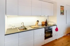 Apartmanska kuća sa 2 bazena i pogledom na more, Trogir - Okolica, Ev