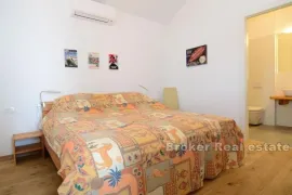 Apartmanska kuća sa 2 bazena i pogledom na more, Trogir - Okolica, Ev