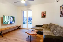 Apartmanska kuća sa 2 bazena i pogledom na more, Trogir - Okolica, Ev