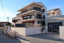 Apartmanska kuća sa 2 bazena i pogledom na more, Trogir - Okolica, Ev