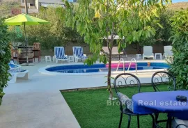 Apartmanska kuća s bazenom, Trogir - Okolica, House