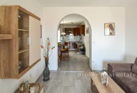 Poslovno apartmanska kuca sa prekrasnim pogledom i blizinom mora, Makarska, Casa