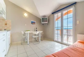 Kuća s više apartmana prvi red do mora, Zadar, Kuća