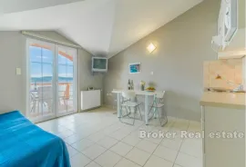 Kuća s više apartmana prvi red do mora, Zadar, Kuća