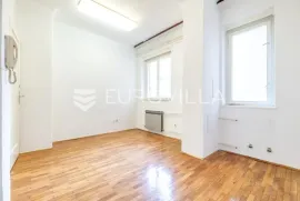 Zagreb, Donji grad, poslovni prostor uredske namjene 146 m2 u visokom prizemlju, Zagreb, Propriedade comercial