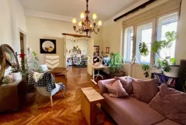 Zagreb, Donji grad, četverosoban stan s balkonom i parkirnim mjestom NKP 136 m2, Zagreb, Kвартира