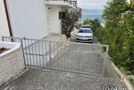 PREUREĐENA KUĆA S BAZENOM U PRVOM REDU DO MORA - SLATINE, ČIOVO, Split - Okolica, Maison