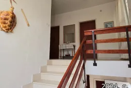 PREUREĐENA KUĆA S BAZENOM U PRVOM REDU DO MORA - SLATINE, ČIOVO, Split - Okolica, Maison